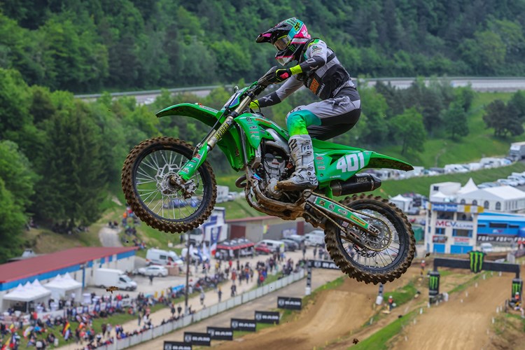 Lotte Van Drunen airing out her KX™250.